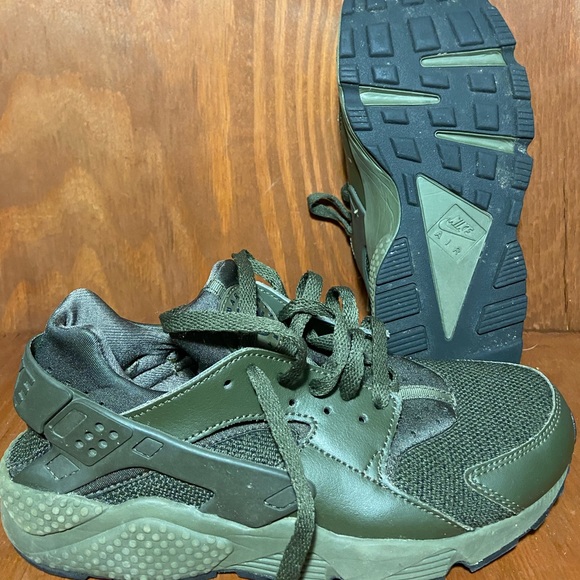 Nike Other - Nike Huarache Olive shoes size 8.5